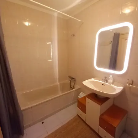 With Private Garden Apartment Porto