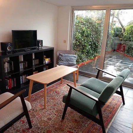 With Private Garden Apartment Porto