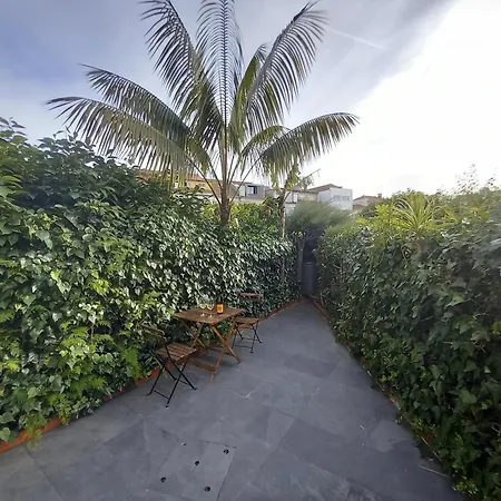 Apartment With Private Garden
