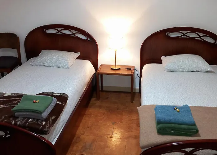 Apartamento With Private Garden